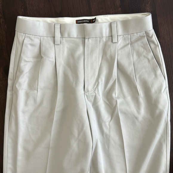 DOCKERS CHINO PANTS CREAM PLEATED FRONT SIDE SLIT POCKETS D4 100% COTTON 30x30 - Picture 4 of 8